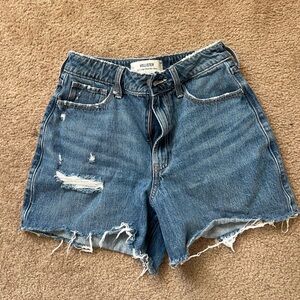 Hollister ultra high rise 90s shorts 2/26